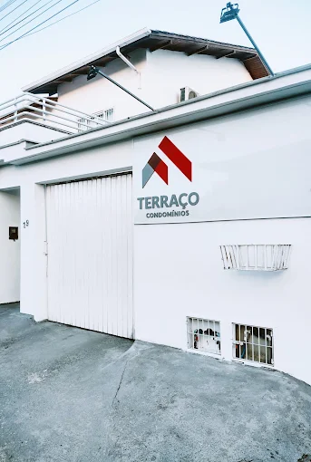 Fachada da sede da Terraço Condomínios na Ponte do Imaruim, em Palhoça